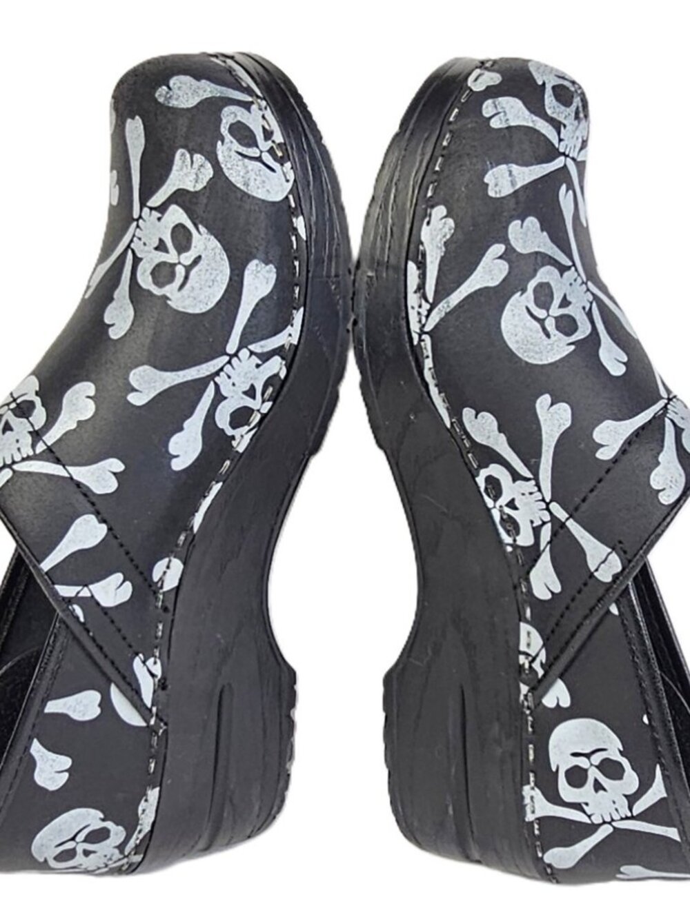 Sanita Women's Clogs EU 38 Black Skull Crossbones Slip-On Comfort Shoes - Picture 3 of 11